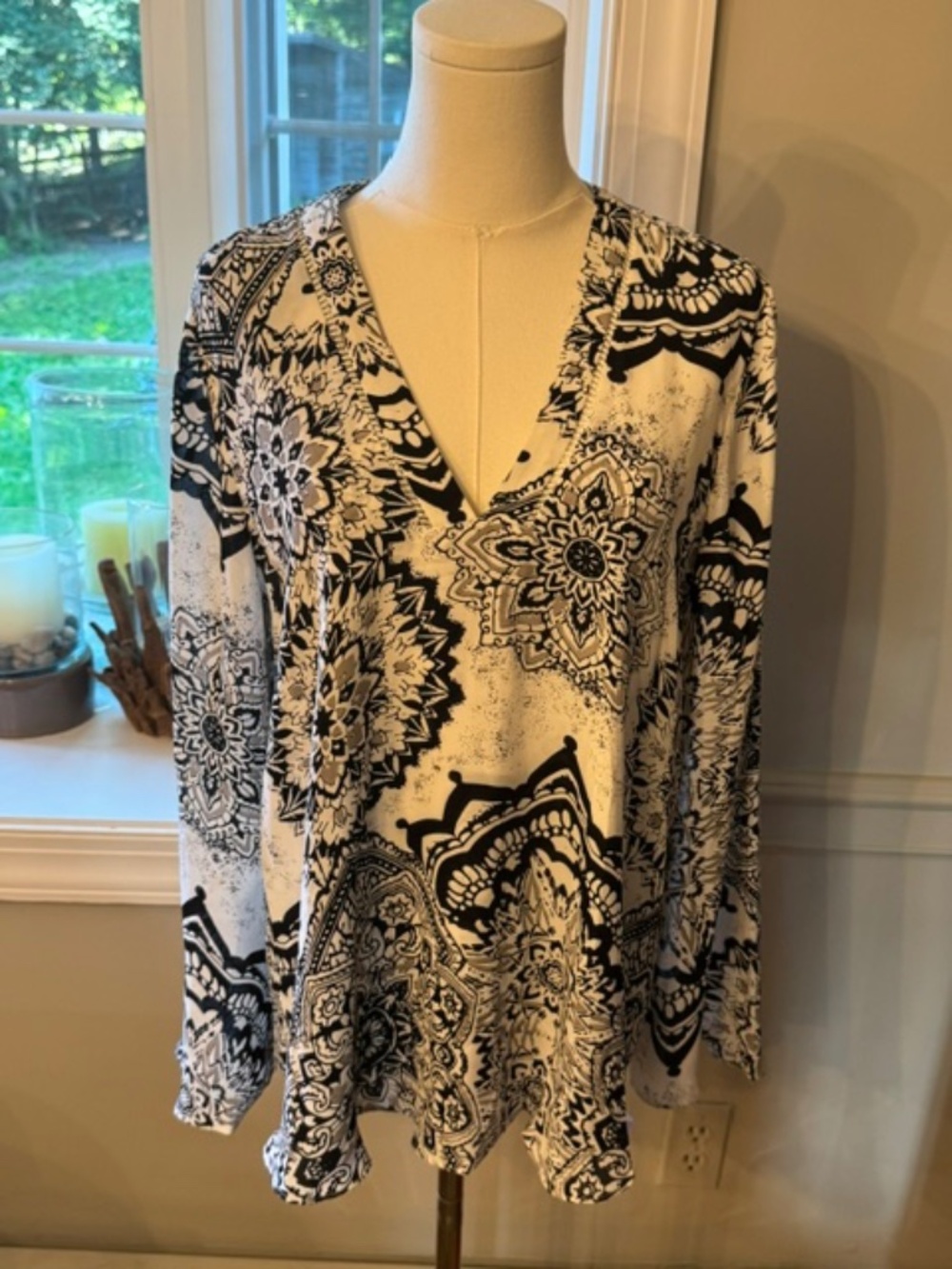NWT Parker Paisley Print Silk Blouse Medium Black White V Neck Long Sleeve Top